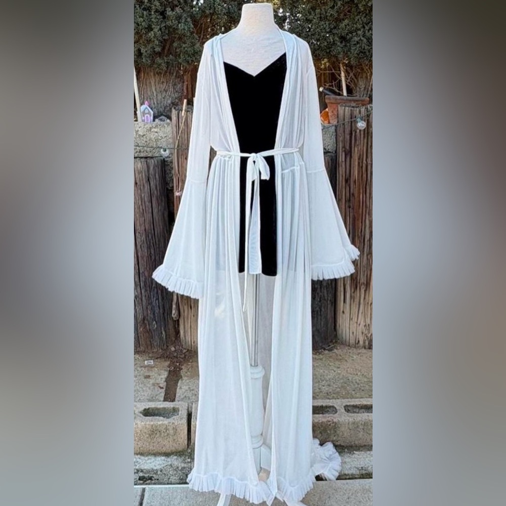 Elegant White Sheer Robe - Picture 3 of 6